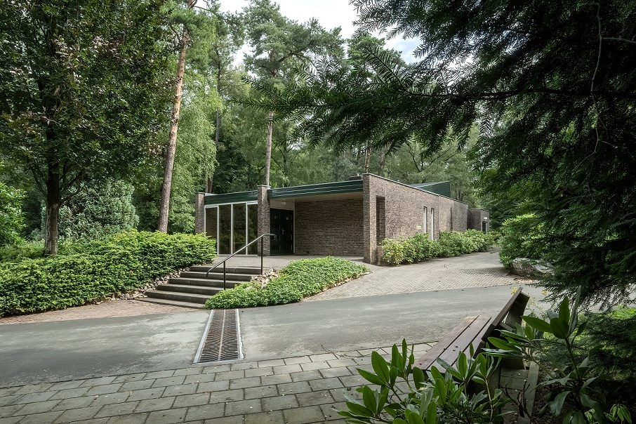 Aula begraafplaats Oosterbeek noord