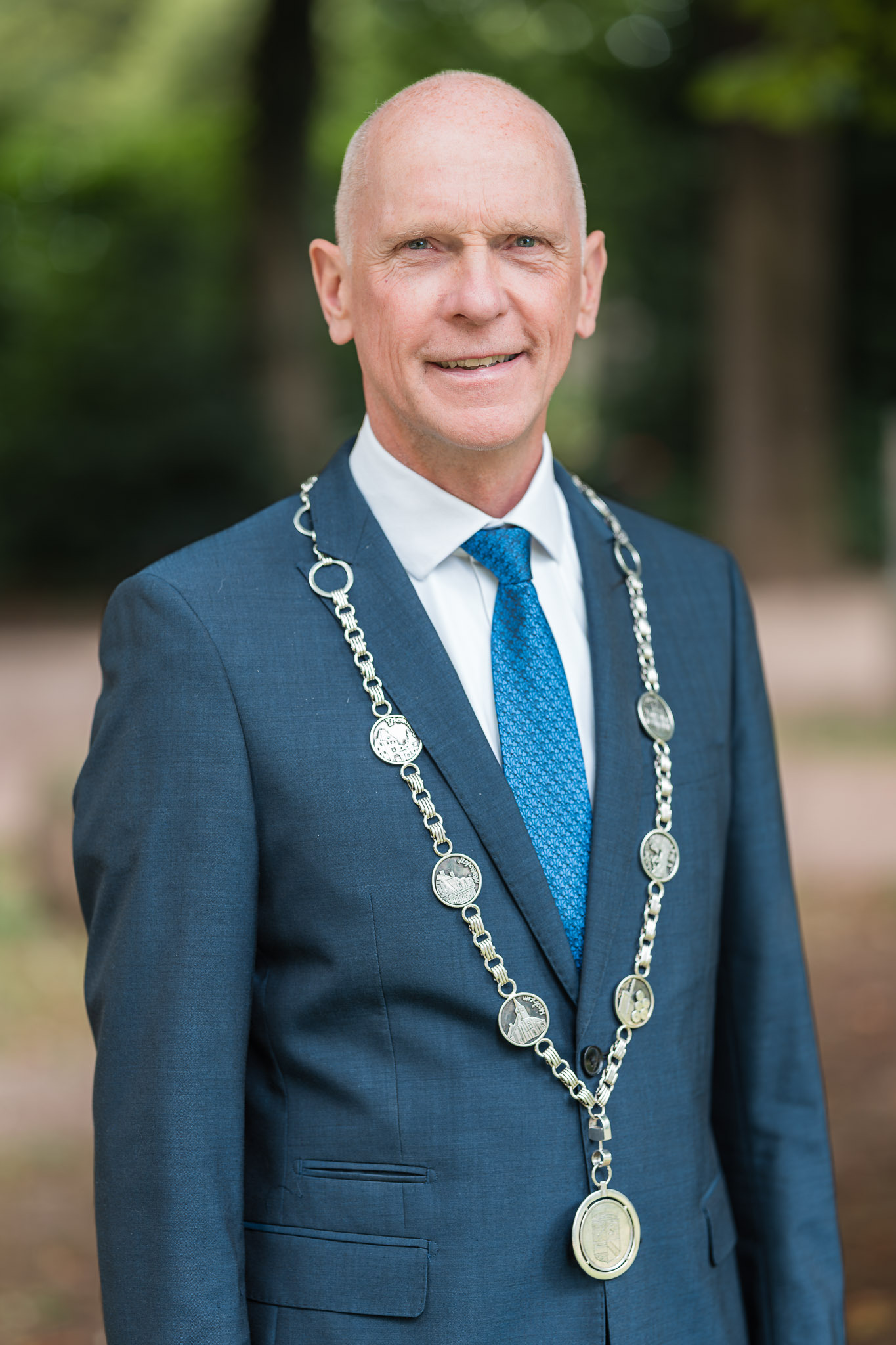 Burgemeester Marcel Francel met bmbtsketen